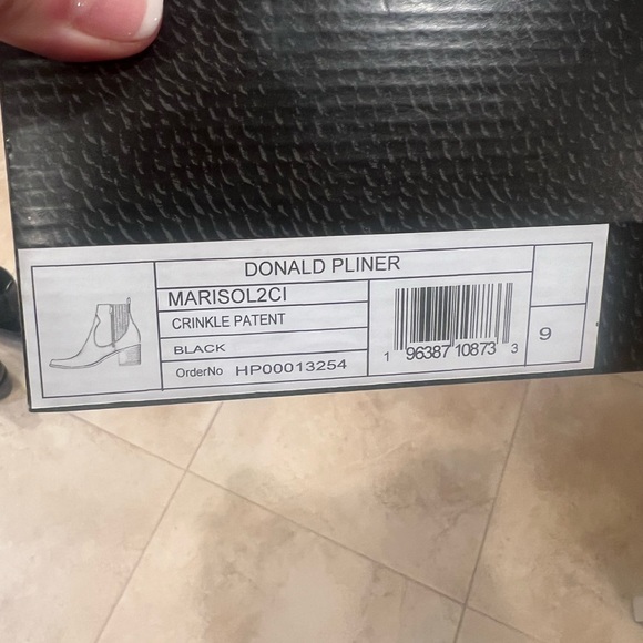 Black Patent Donald Pliner Marisol Bootie Size 9 - Picture 7 of 7